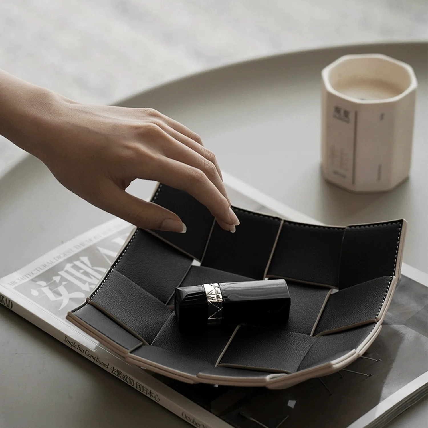 New Woven Leather Tray for Home Storage Handmade Desktop Organizer Decorative Bowl for Small Items Living Room Decor