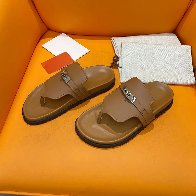 

Женские шлепанцы с металлической пряжкой, сандалии из натуральной кожи, удобная текстурная обувь с круглым носком, тапочки для влюбленных, лето