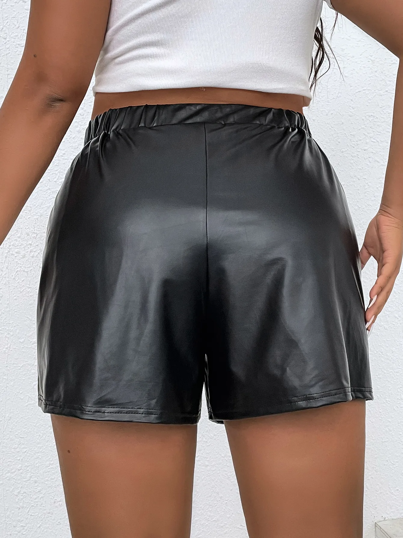 Рисунок 2 - Шорты женские кожаные большого