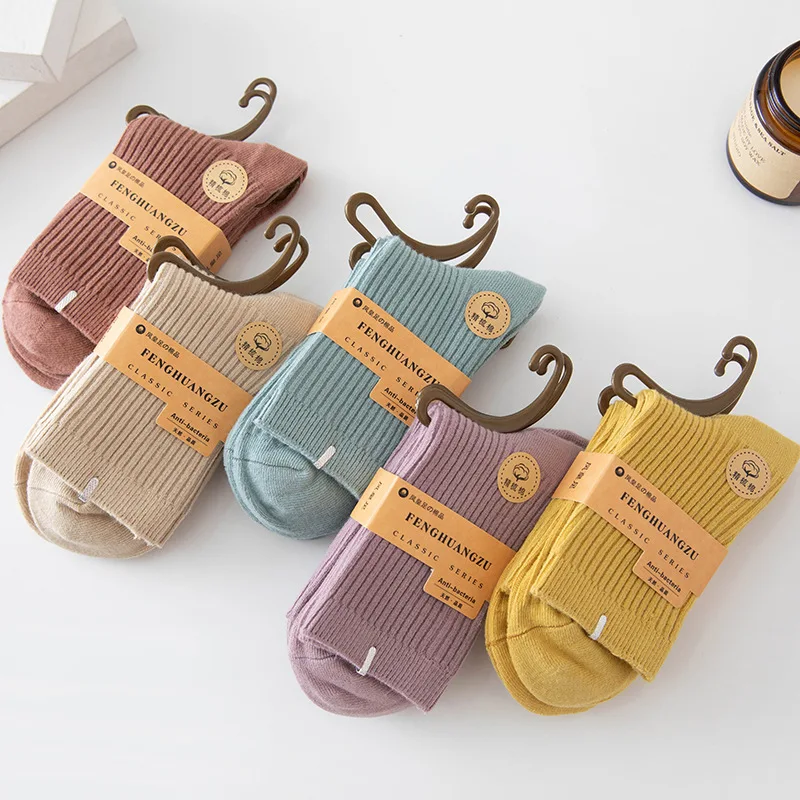 

New Women's Socks Solid Color Casual Middle Tube Cotton Socks Autumn and Winter 5 PAIRS Combed Cotton Women's Socks Wholesale