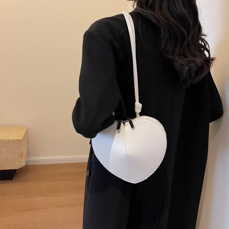 Vintage Red Heart Shaped Crossbody Bag Women Casual Stylish PU Heart Shape Bag Luxury PU Shell Shoulder Bags Solid Fashion