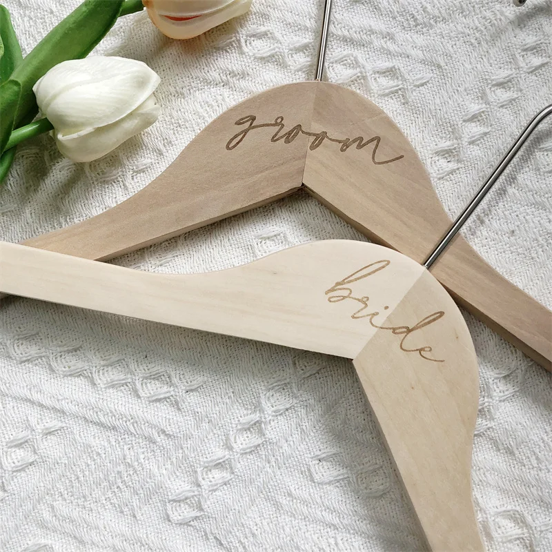 

Bride/Groom Wooden Hanger Wedding Honeymoon Wife Gift Bride Bachelorette Party Hen Party Bridal Shower Wedding Decor Supplies