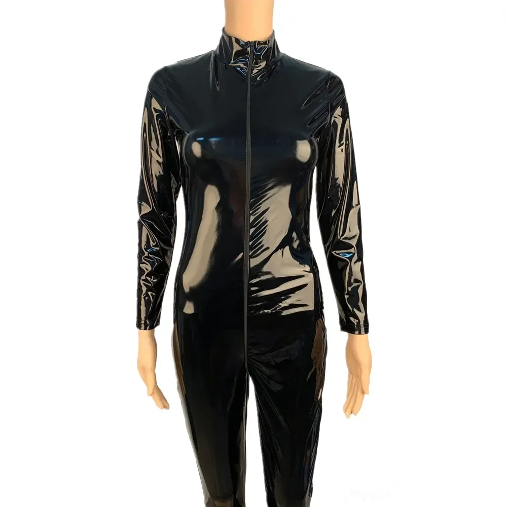 Tuta sexy in ecopelle con zip frontale per donna_voghion.com