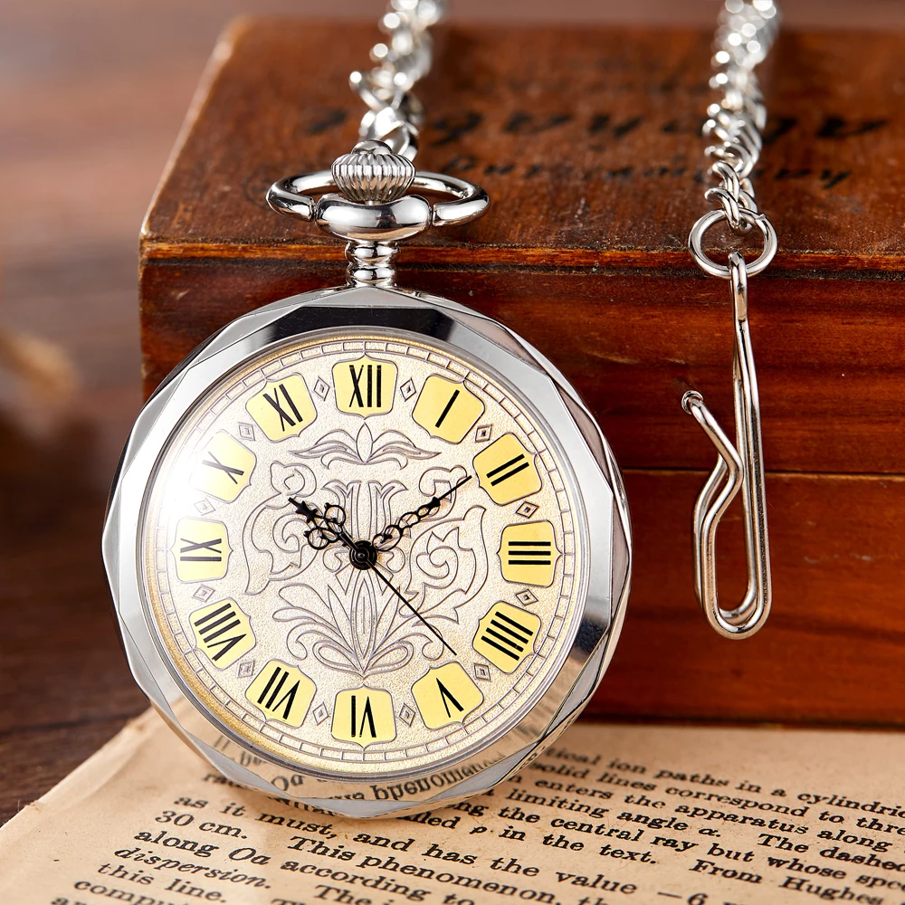 懐中時計  ①少女 映画「五等分の花嫁」懐中時計