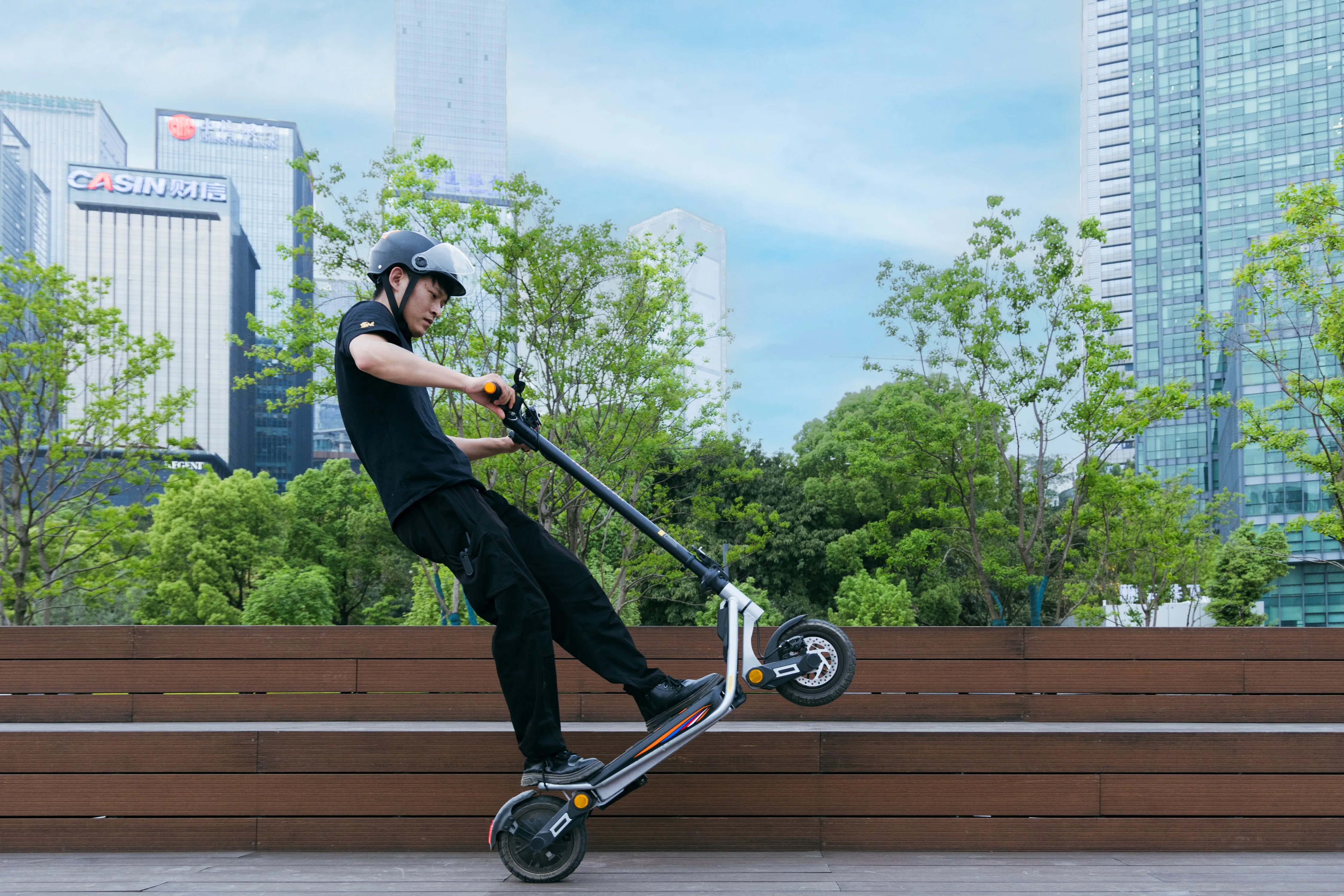 Monopattino Elettrico Pieghevole KuKirin A1 2026, Motore 1000W, Batteria 48V 13Ah, Velocità Massima 45KM/H, Autonomia Massima 45KM, Pneumatici Tubeless da 10 Pollici - immagine 3