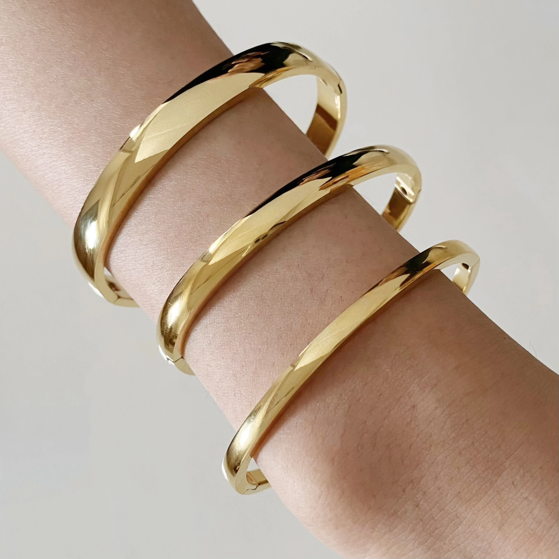 Elegant Stainless Steel Women's Bracelet - Simple, Smooth, and Rust-Proof Jewelry Gift