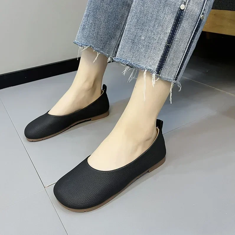 Women's Slip on Leather Loafers Spring Autumn Fashion Ballet Shoes Ladies Casual Round Toe Cute Flats Nurse Shoes Sneakers women shoes,women sneakers,women flats,casual shoes