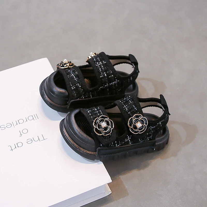 صنادل أطفال صيفية جديدة لعام 2025 صنادل أنيقة على...