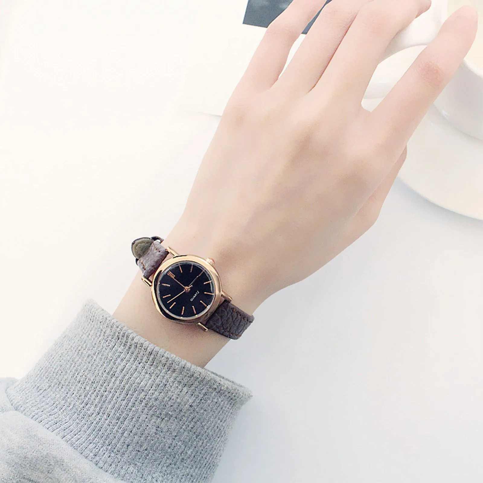 

Women Exquisite Little Ladies Dress Watch Retro Leather Strap Quartz Ladies Watch Women Clock Wrist Watch Relogio Feminino