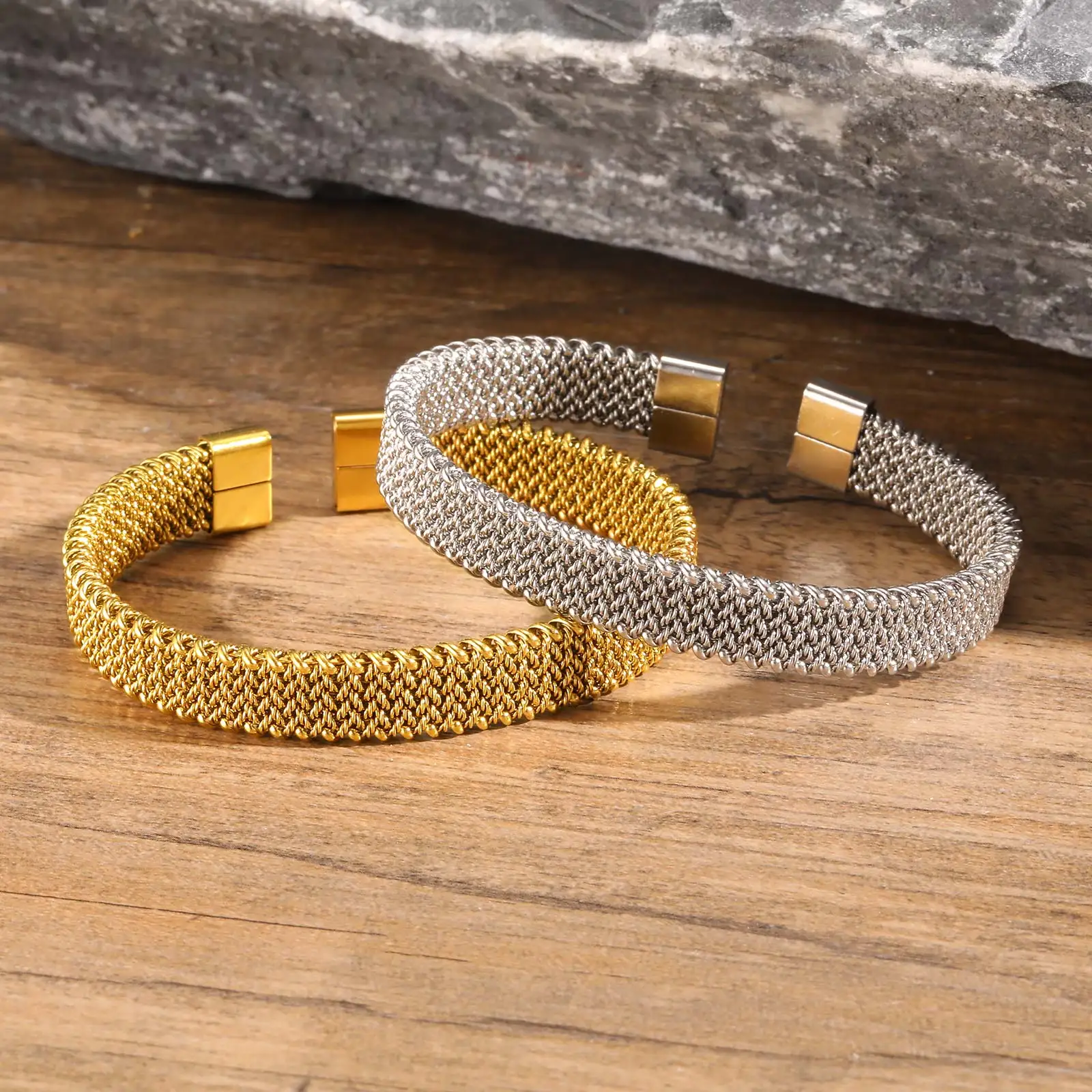 Bracelete Myfresty em um contexto de moda