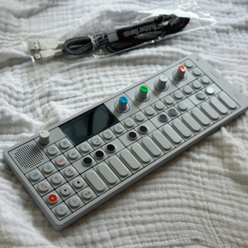 Spot Teenage Engineering OP-1Field Synthesizer, Sampler OPZ