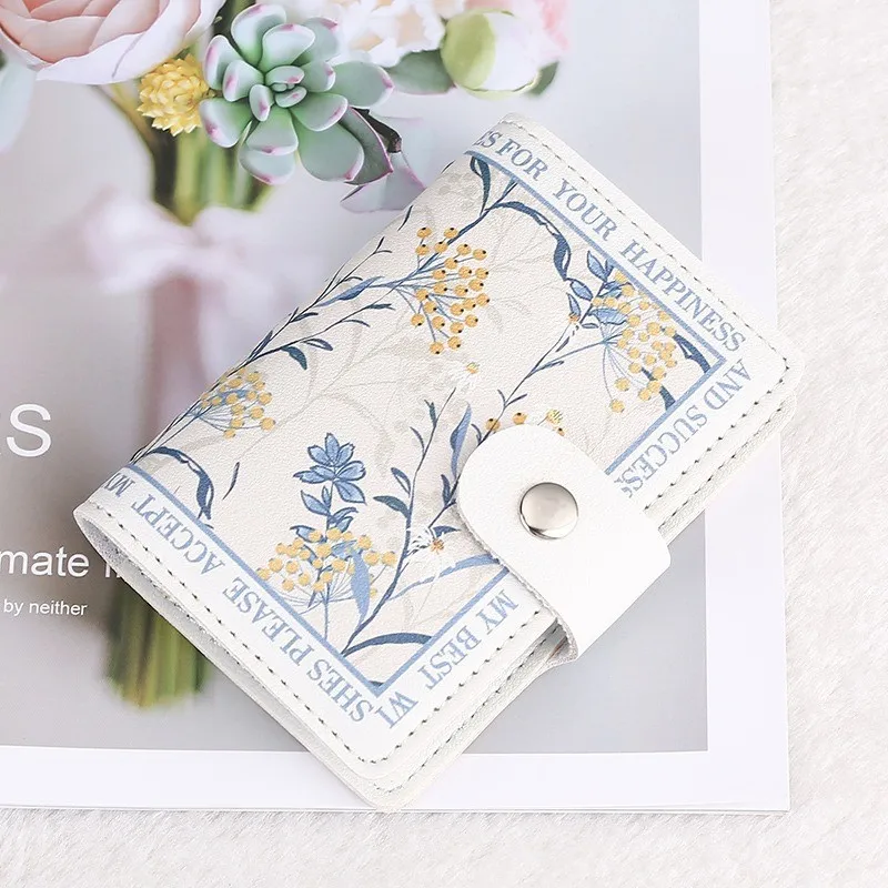 Elegant Floral Cardholder with Ample Slots