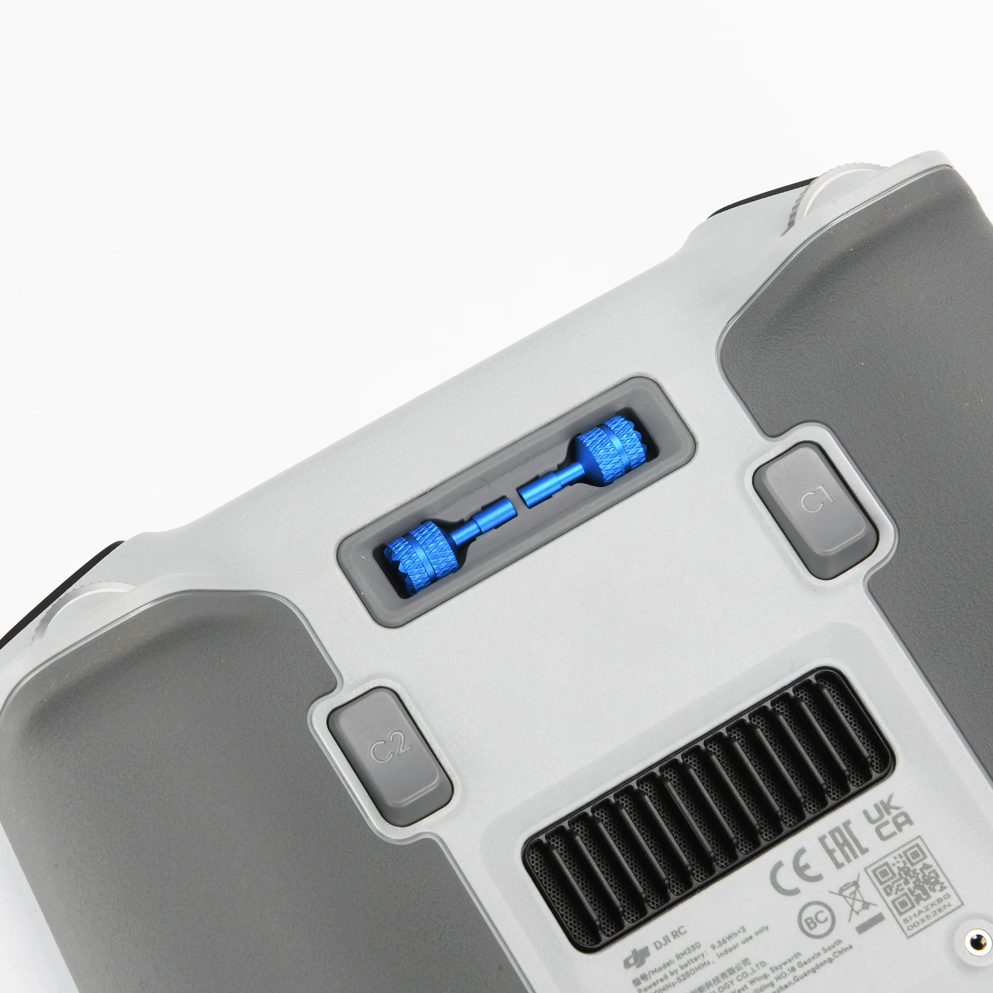 Hélices de rechange pour DJI Mini 3 Pro, pales en position dépliée, montrant leur flexibilité.