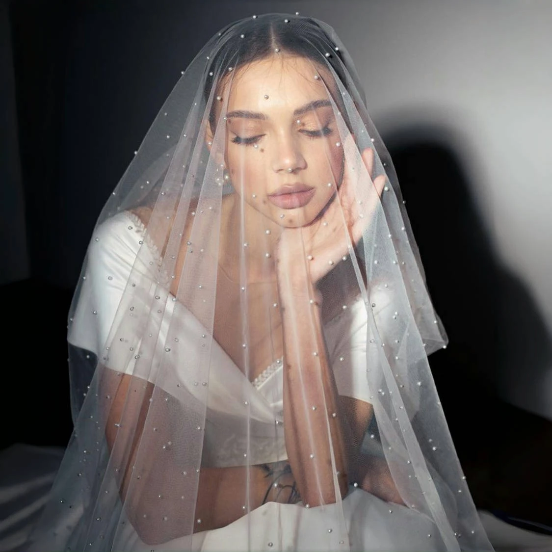 Bridal veil Classic bridal wedding veil 2T long bridal veil with comb Muslim white off-white pearl with covering blusher V02