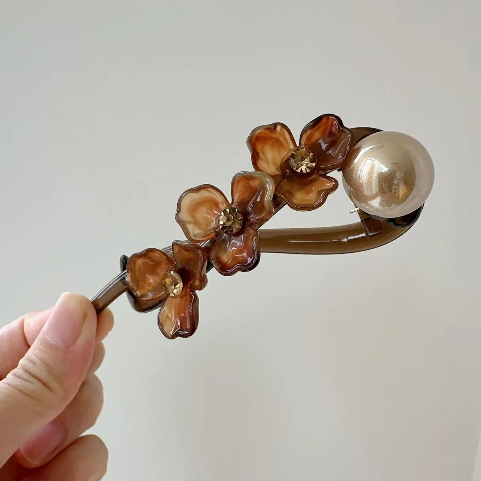 1PC Elegant Floral Hair Claw with Pearl, Multi - Color Flower Hair Clip for Women, Charming Hair Accessory for Updos