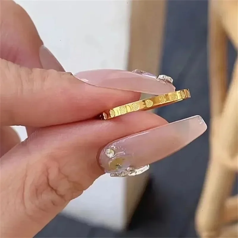 New Fashion Gold Color Heart-shaped Ring Women Vintage Titanium Steel Ring Couple Romantic Finger Ring Jewelry Anillos De Bodas