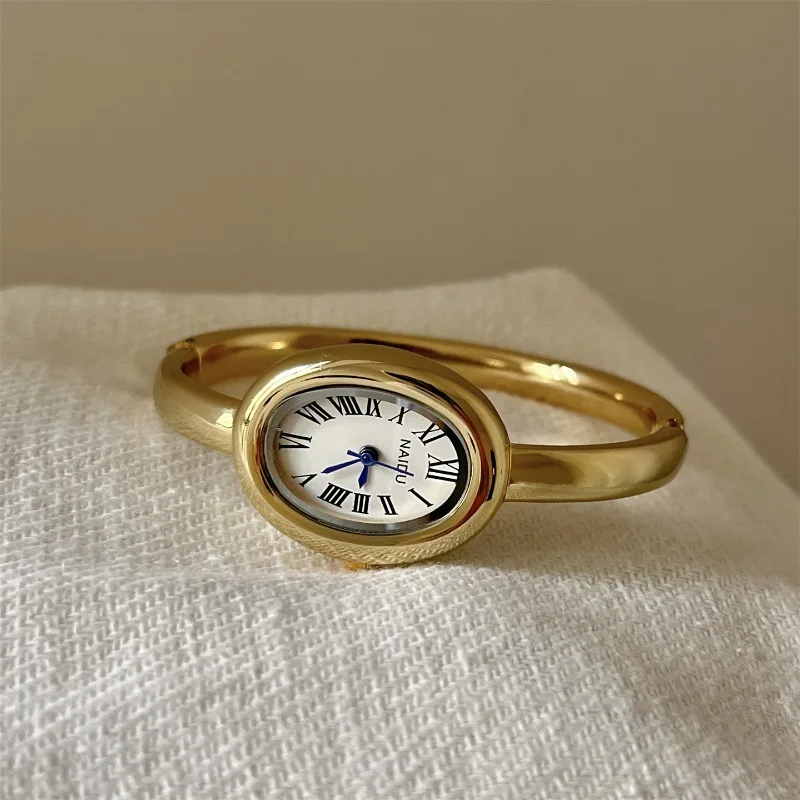Simple and stylish Roman scale women's bracelet watch oval quartz watch