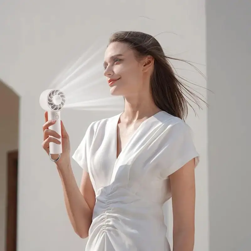 

Маленький ручной вентилятор, ручной вентилятор на батарейках, аксессуары для путешествий, перезаряжаемый турбинный вентилятор, маленький карманный вентилятор с подвесной пряжкой