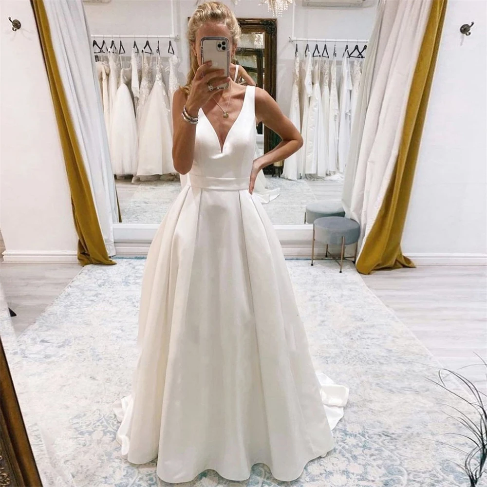 

V-Neck Sleeveless Pleats Satin A-Line White Wedding Dress Open Back Stunning Customize To Measure Robe De Mariee For Women