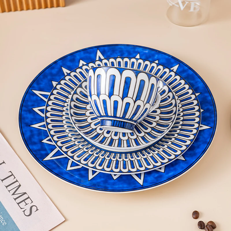 

Retro Coffee Cup Ceramic Mug Vintage Bone China Dinner Plates Luxury Dinnerware Fine Porcelain Coffee Sets Tableware