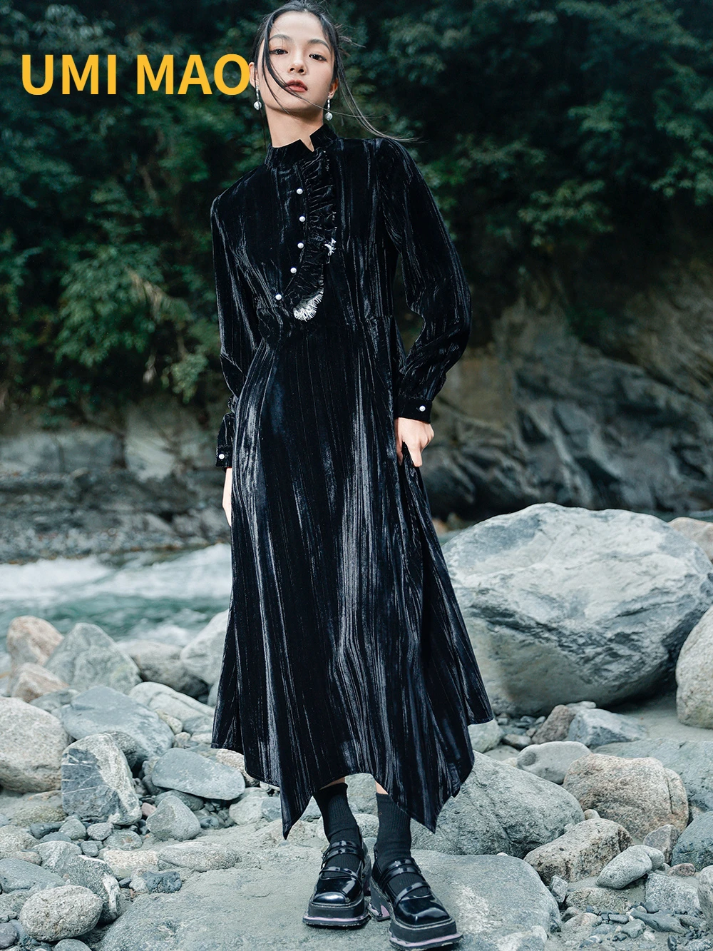 

UMI MAO Dark Chinese Style Retro Contrast Color Patchwork Velvet Dress Autumn Winter Female Design Sense Irregular A-line Skirt
