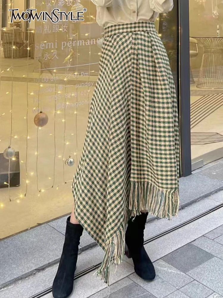 

TWOTWINSTYLE Vintage Gingham Asymmetrical Hem Skirt For Women High Waist Patchwork Tassel Long Skirts Female 2022 Spring Clothes