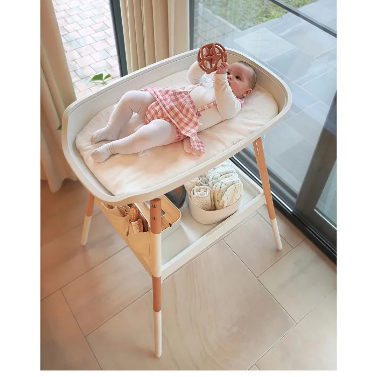  기저귀 교환대, 2 in 1  목욕 및 기저귀 교환 스테이션 (패드 포함), 조립 간편한 안전 가드가 있는 원목 용 서랍장