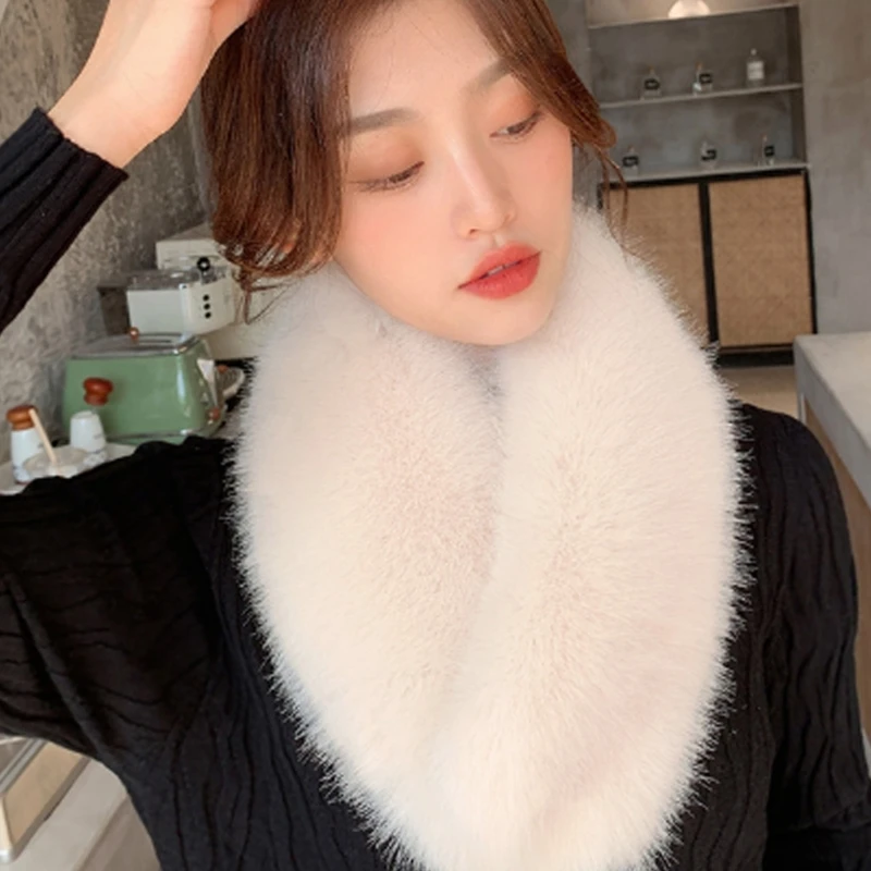 

Women Winter Plush Scarf with Invisible Fix Clip Dopamine Styling Neck Warmer Plush Thicken Neck Guard Lightweight