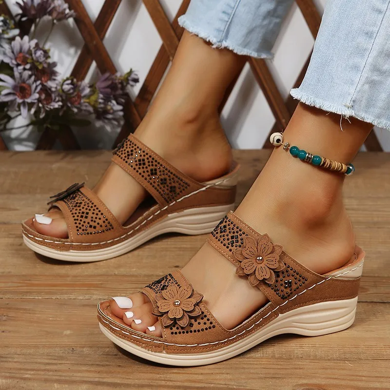 

2024 Summer Women Slippers Plus Size Women's Shoes Retro Roman Sandals Women Pu Casual Flower Wedge Sandals Platform Slippers