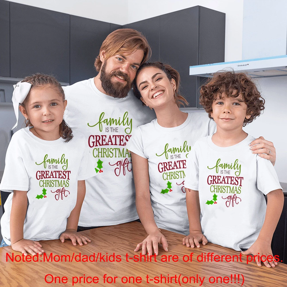 thumbnail image 1 of 1 pieza La familia es el mejor regalo de Navidad Camiseta blanca a juego para la familia Mamá Papá Niños Camisetas para niños Fiesta de Navidad Ropa Harajuku, 1 of 5