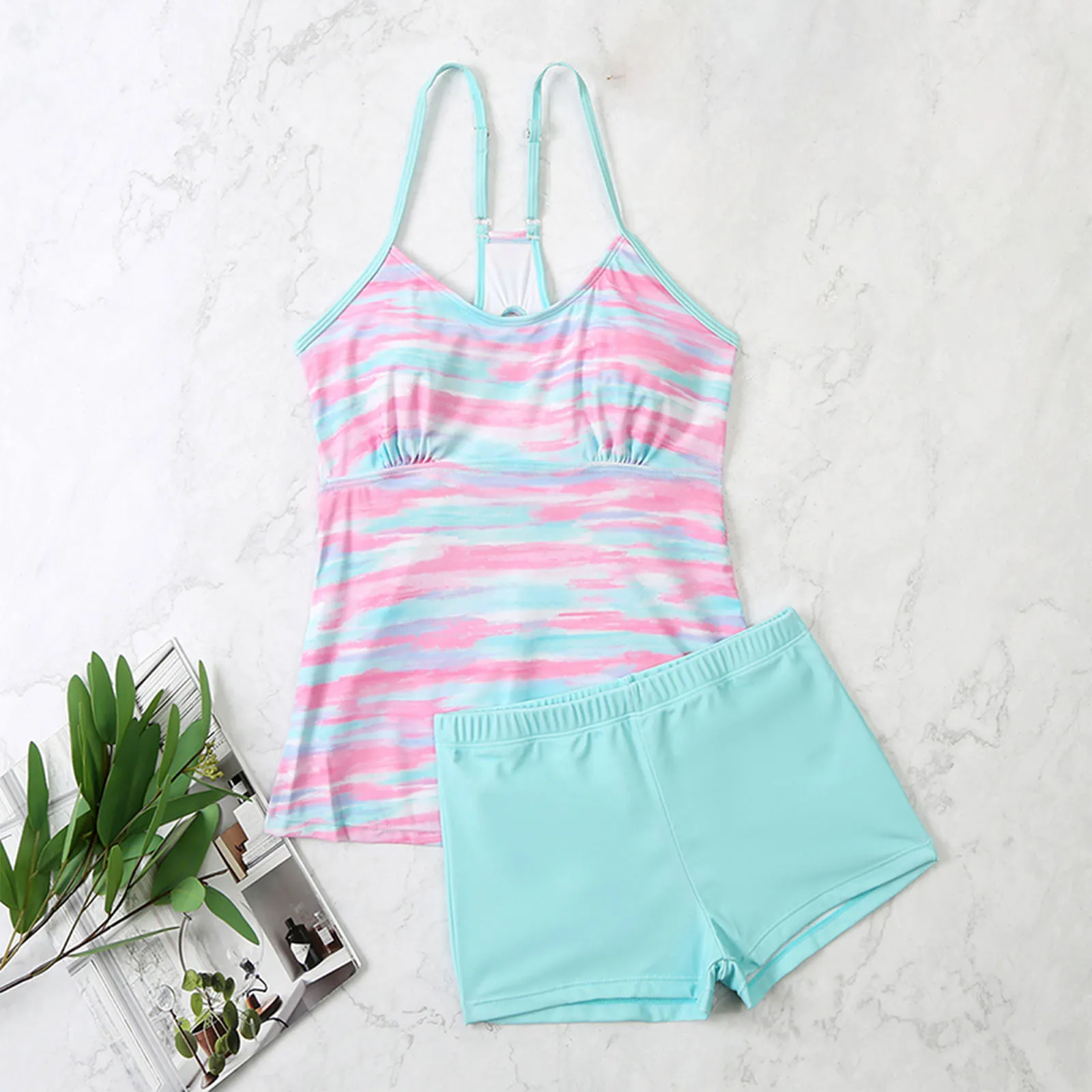 Рисунок 4 - Женские шорты с узором Line Стильный