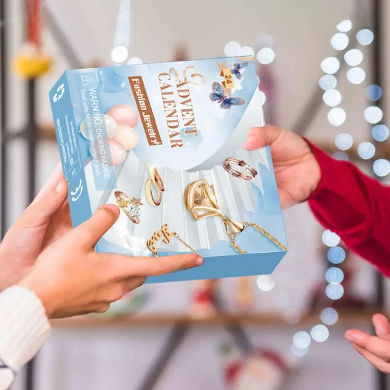 

Комплект из кольца и серёг, с календарём и подарочной коробкой