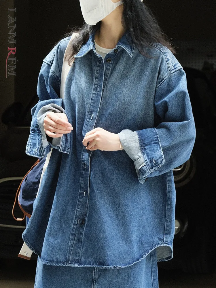 

[LANMREM] Tide Washed Denim Shirt For Women Lapel Single Breasted Long Sleeve Mid-length Loose Tops Fashion 2023 Autumn New 26D1