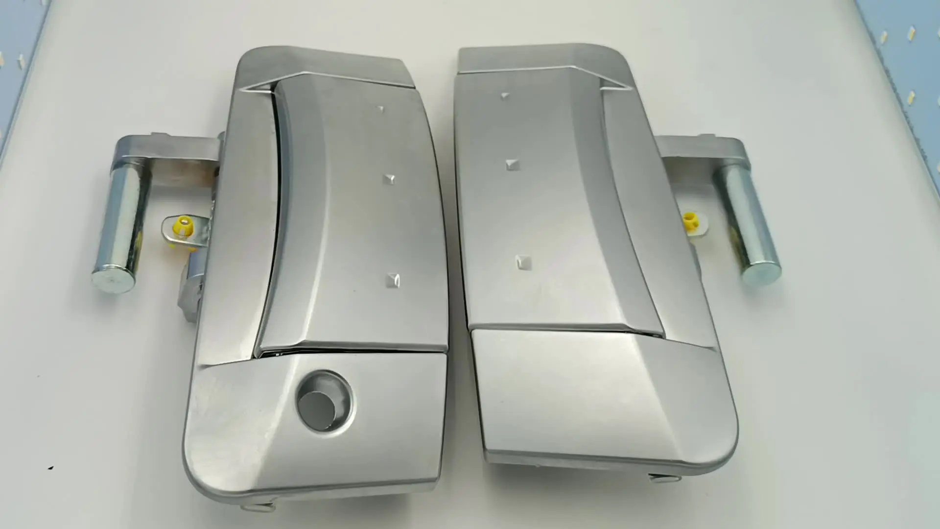 車の外側のドアハンドル Compatible With 350Z 2003-2009 OEM: 80607