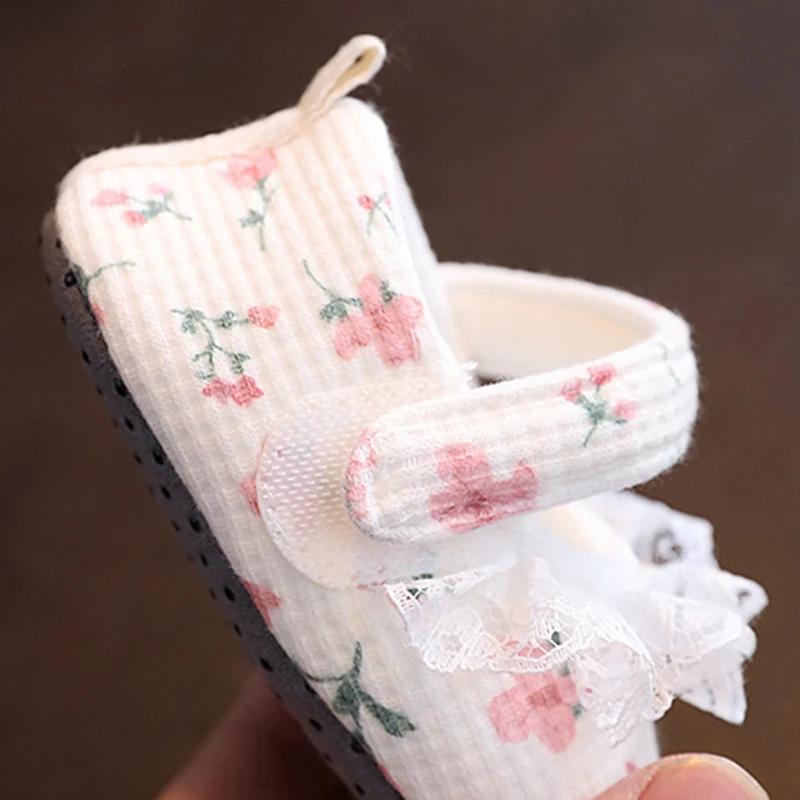 Adorable Baby Girl Floral Print Mary Jane Flats with Non-Slip Sole Perfect Infant Crib Shoes for Dressy Occasions