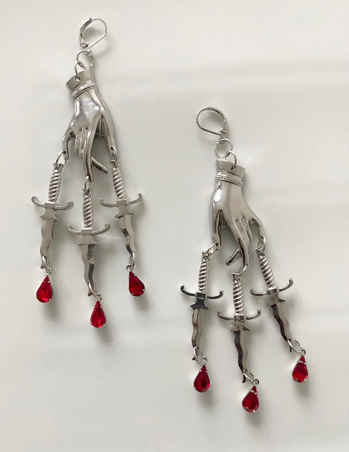 

Золотая рука и искусственная кожа, женские забавные серьги, искусственная кожа, рука и мечевые камни, подарки для нее