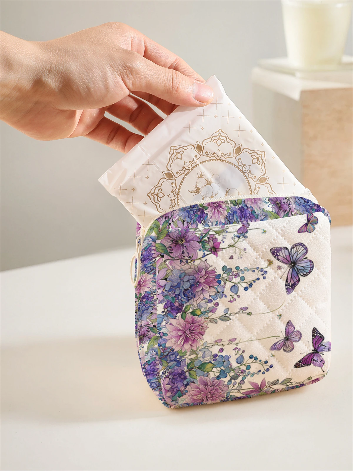 1 portable sanitary napkin storage bag, featuring floral butterfly patterns and diamond mesh material, lightweight women's tissu