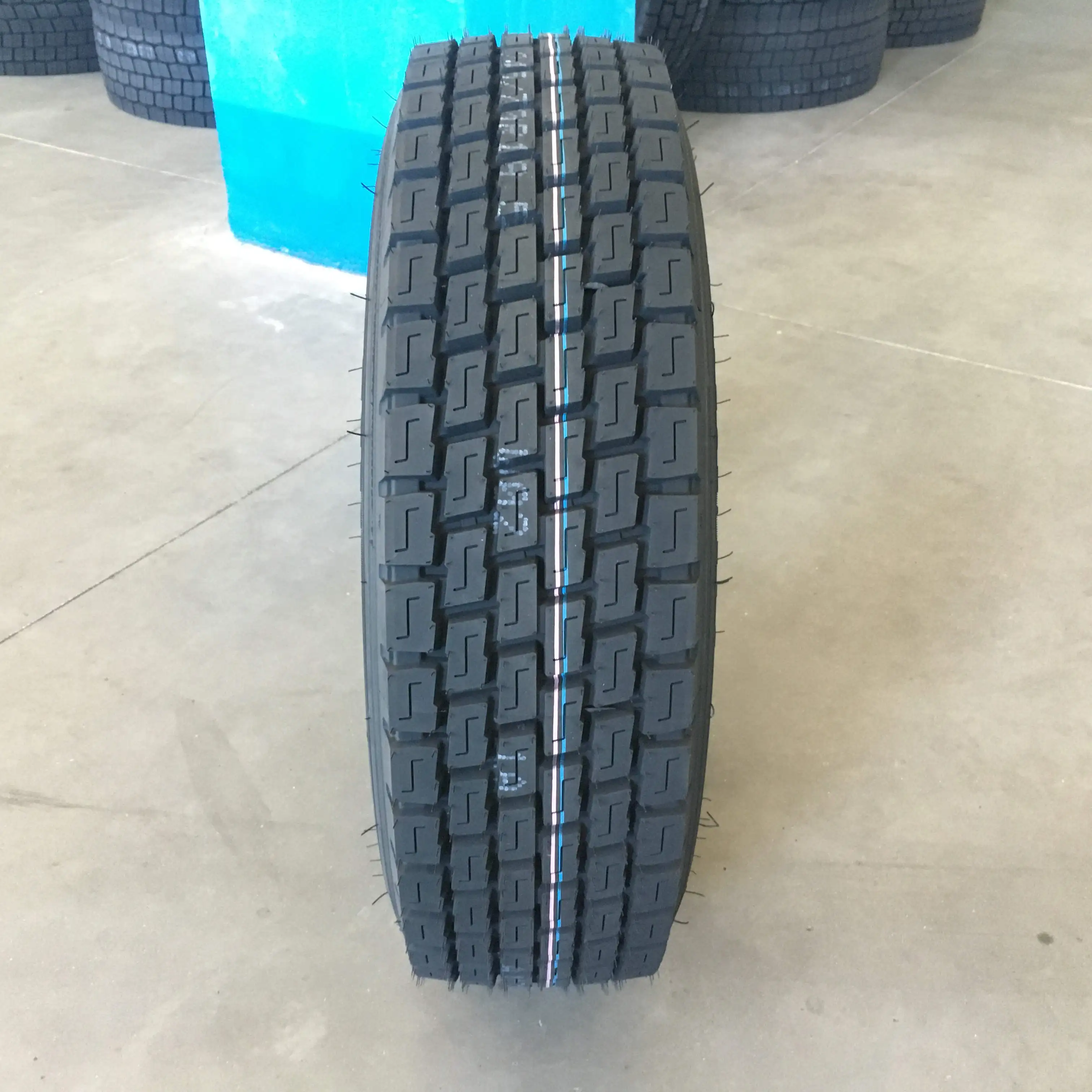 China factory 215/75R17.5 235/75R17.5 265/70R19.5 radial drive wheel truck tyres