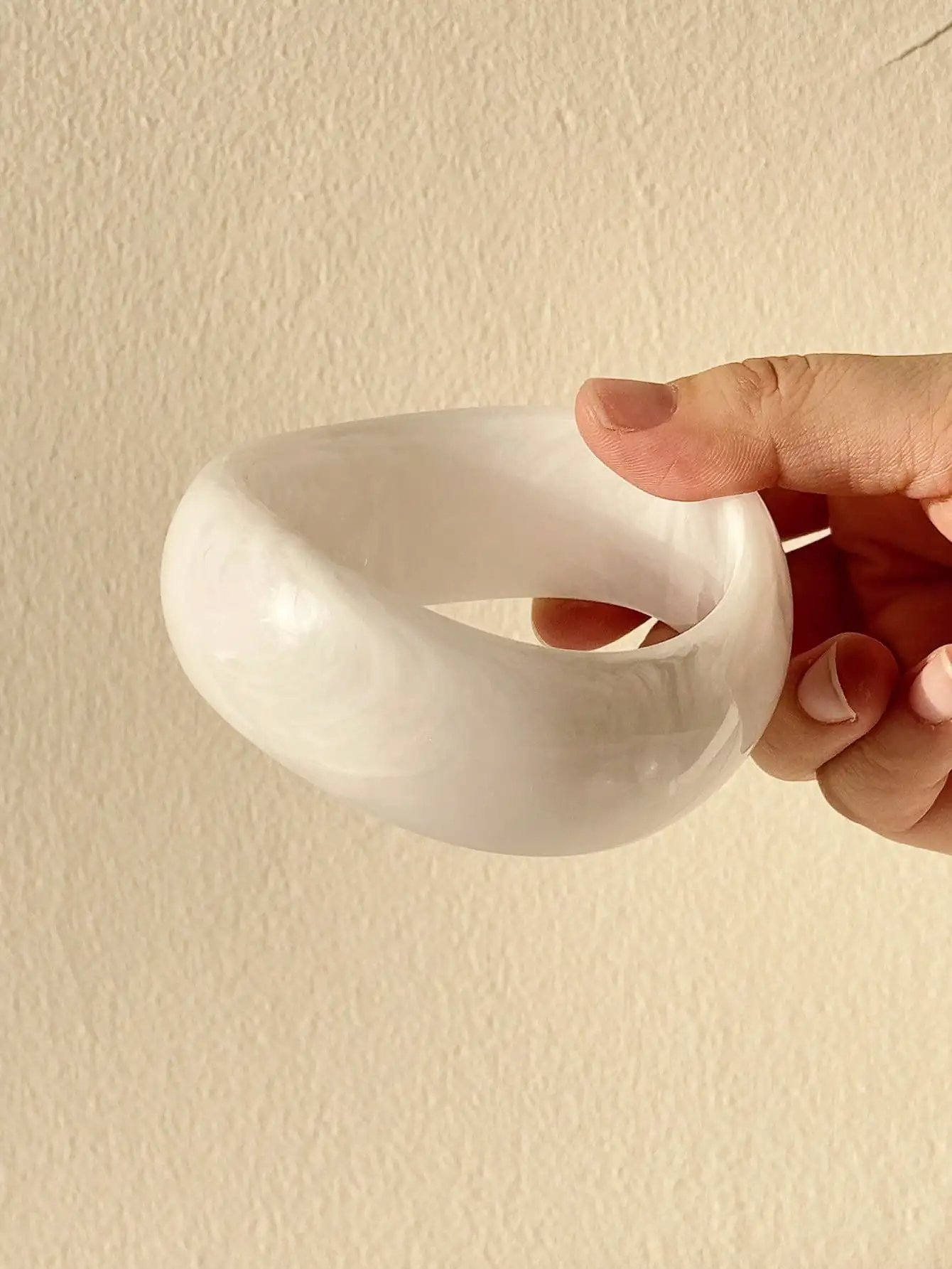 Wide-Style Heavyweight White Resin Bracelet with Shimmering Gradient Finish