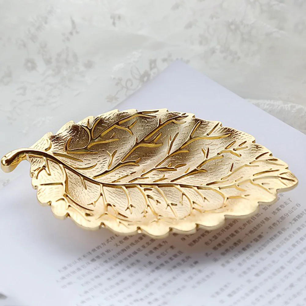European Leaf Shape Gold Plate Dry Fruit Tray Decorative Plate Metal Snacks Serving Tray For Serving Biscuit Pastry Dessert