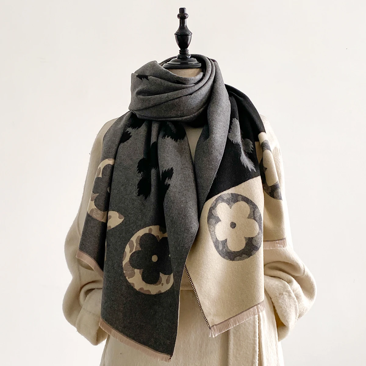 New Elegance Two-Sided Leopard Print Scarf Soft Warm Fringe Pashmina Shawl Autumn and Winter Outdoor Coldproof Windproof Blanket