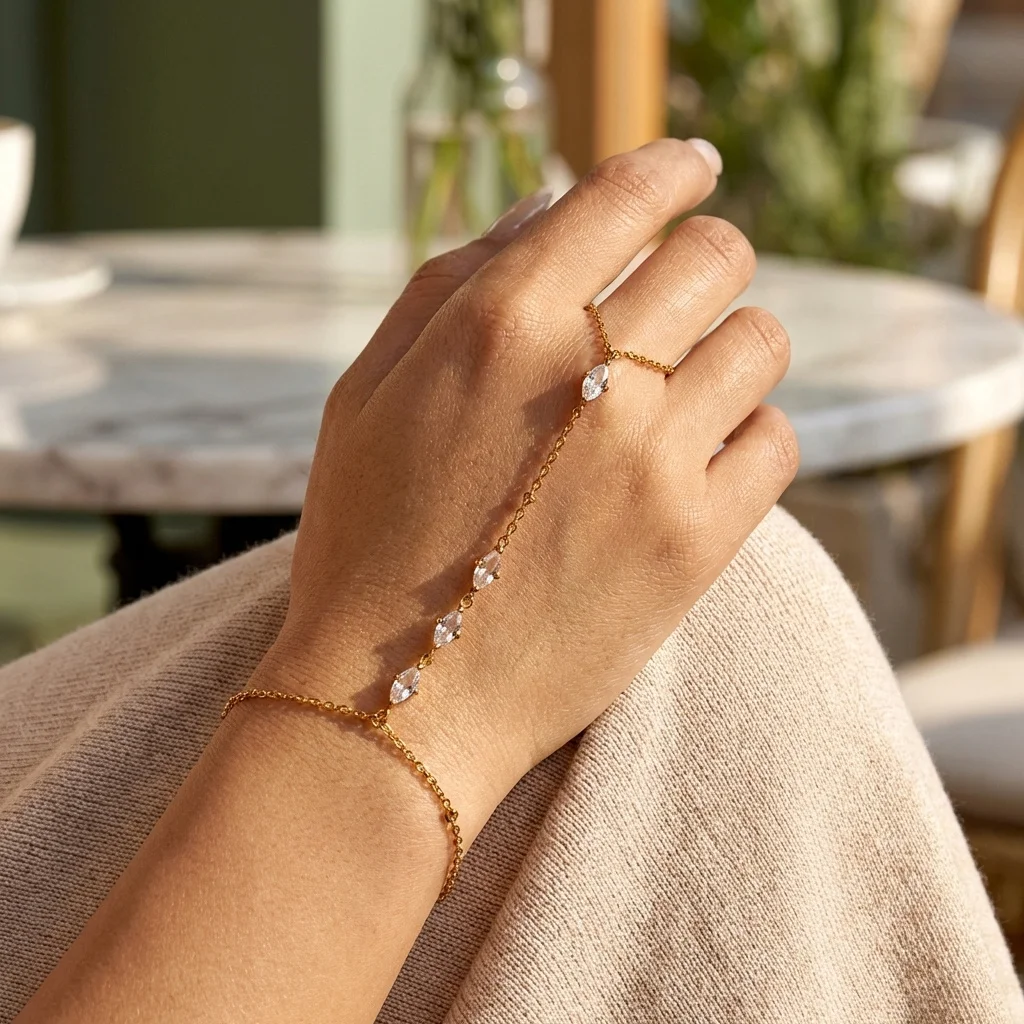 Zierliches Herz-Zirkon-Handkettenarmband für Damen aus Edelstahl mit Perlen – Coquette Ästhetik Schmuck – Detail 4