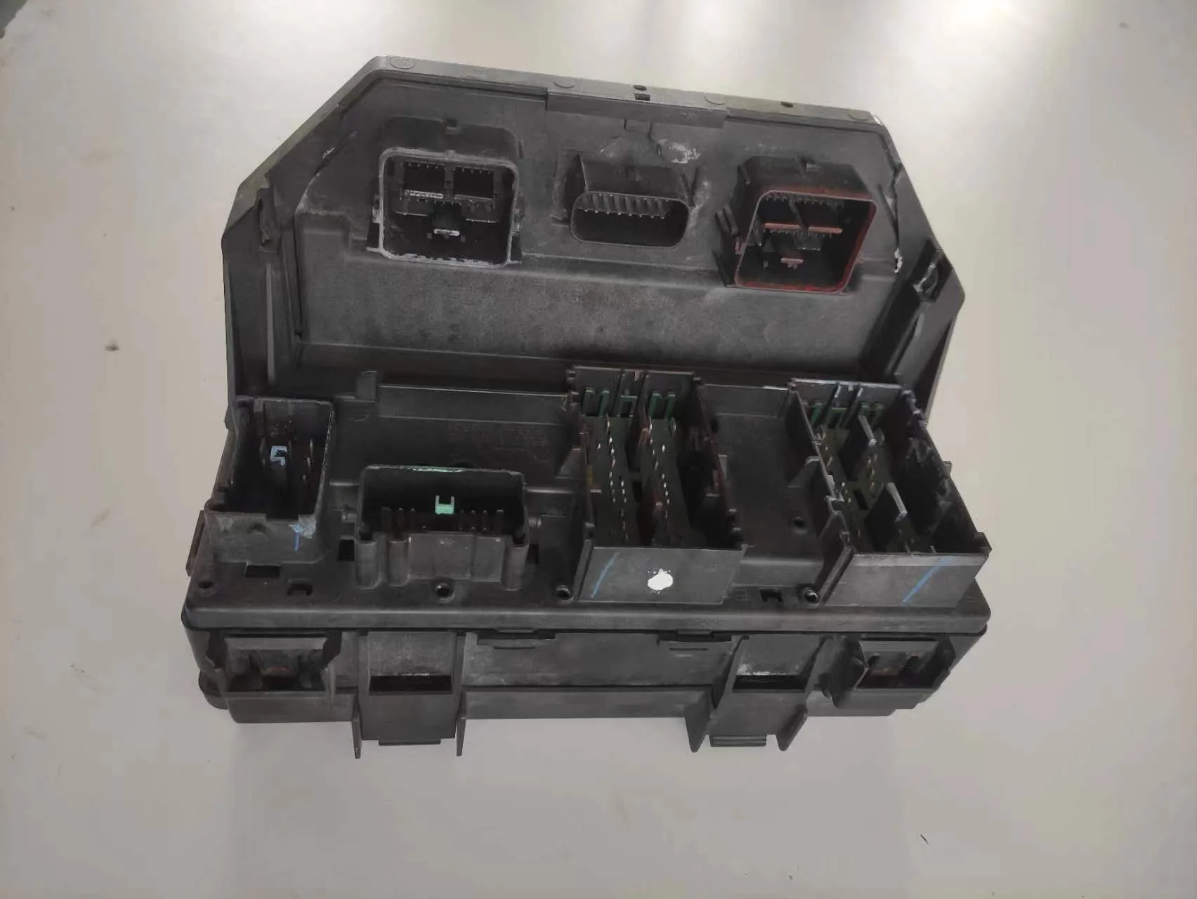 

Блок предохранителей 04692302AB 4692302AB 2009 для Dodge Coolway Chrysler Dajie Long