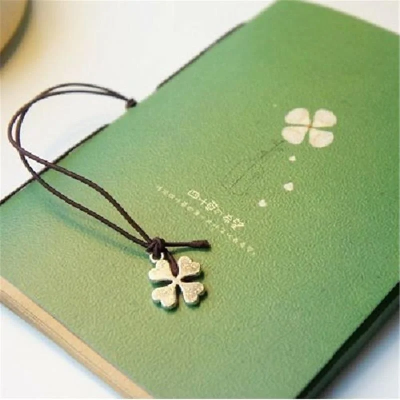 

Simple Retro Kraft Paper Four-leaf Clover Student Exercise Book Portable 64K Notebook Office Supplies