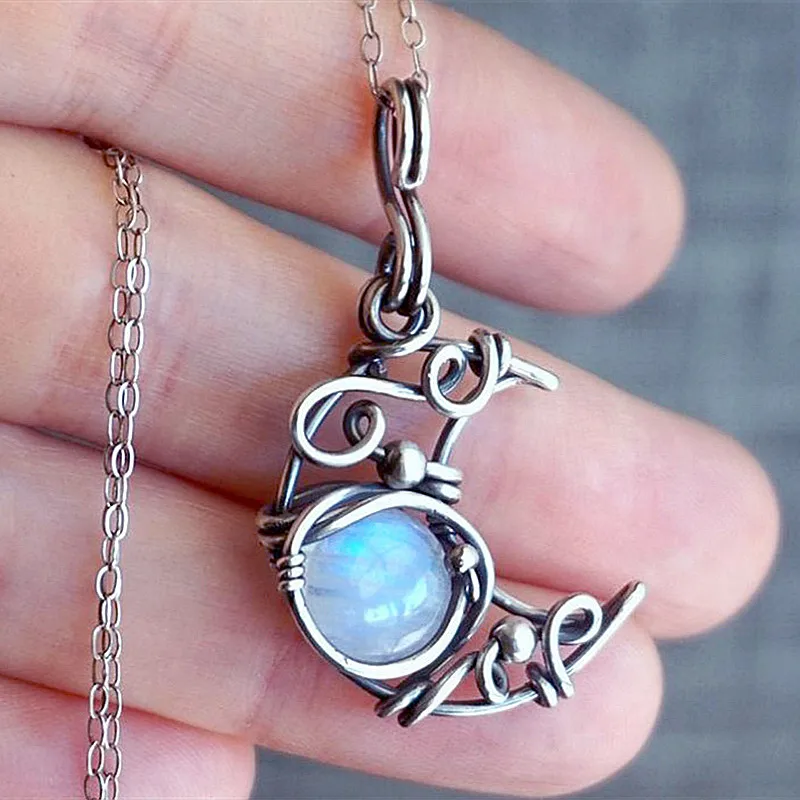 Fashion Creative Moon Necklace Moonstone Pendant Engagement Necklaces for Women Bohemian Moon Jewelry Birthday Anniversary Gift