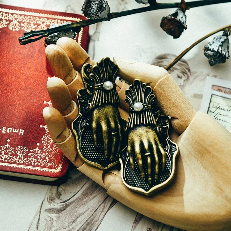 Metal Crafts Embellishments 1 Piece Retro Metal Lady Hand Paper Clip Antique Junk Journal Vintage Decorative Clips Diary Album Scrapbooking Material