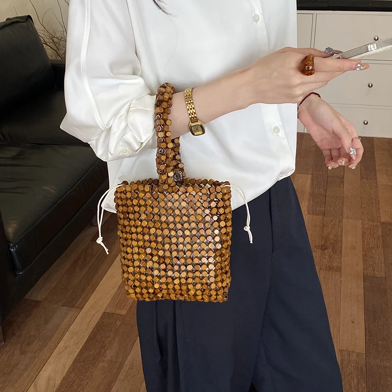 Borsa Tote Artigianale in Legno con Perline, Borsa a Secchiello Retrò Intrecciata con Manico Superiore e Perline, con Coulisse e Perline in Legno Naturale per la Spiaggia - immagine 3