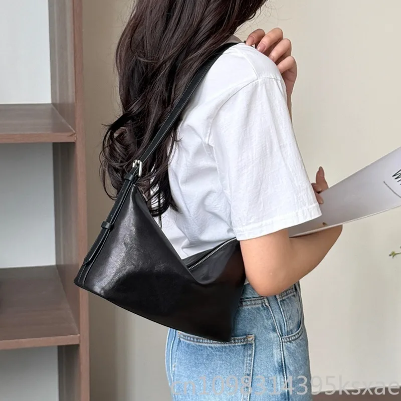 Borsa Hobo da Donna Vintage Morbida e Comoda in Vera Pelle, Multiuso, a Tracolla, a Spalla, da Viaggio - immagine 5
