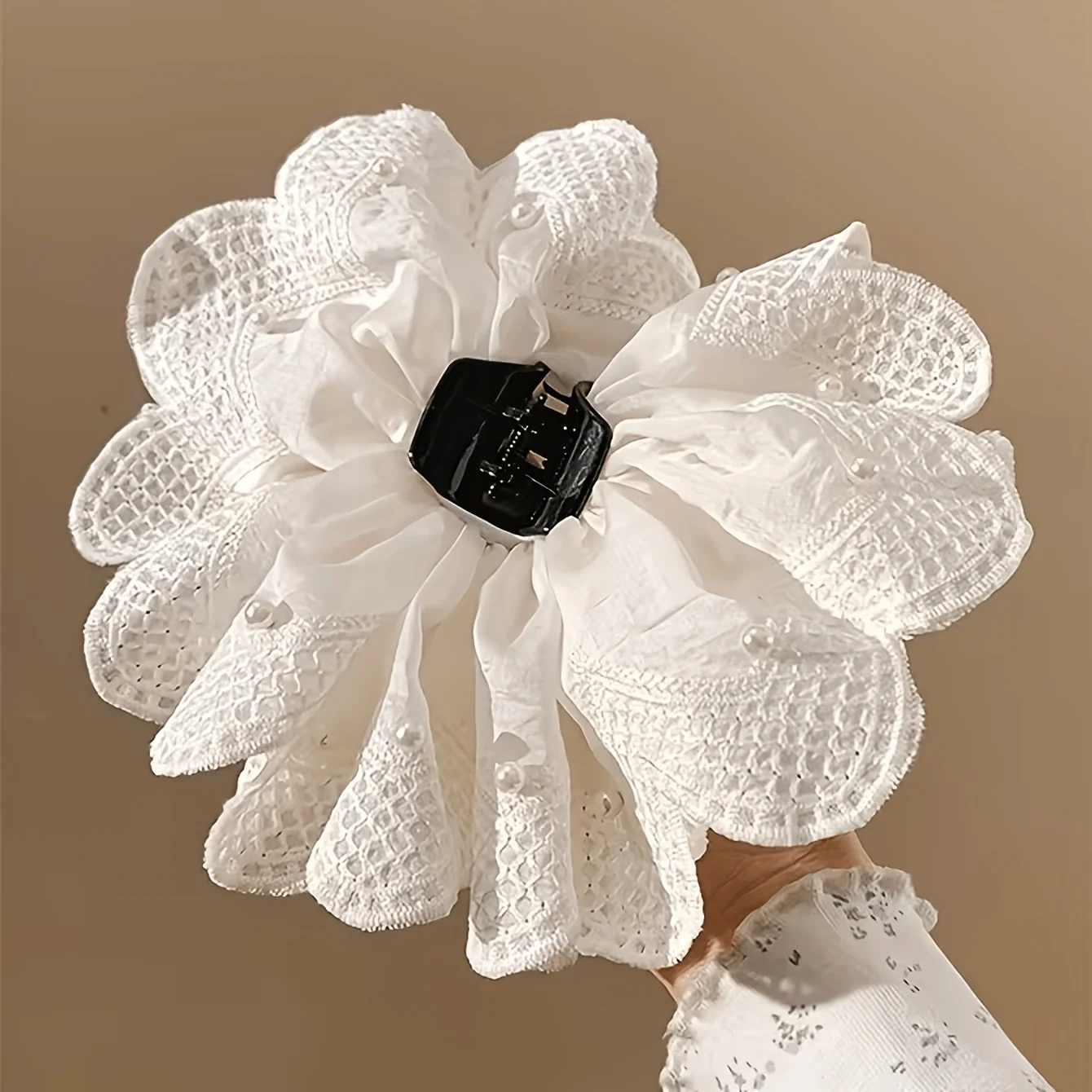 Fermaglio per capelli a forma di squalo con fiore in pizzo e decorazione di perle, design ultra grande, presa ferma, accessorio per acconciature quotidiane e updo. - immagine 3