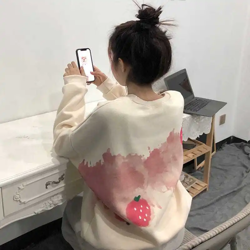 2023 New Autumn and Winter Cute and Sweet Niche Tie Dyed Strawberry Print Round Neck Loose Casual Oversized Women's Pullover